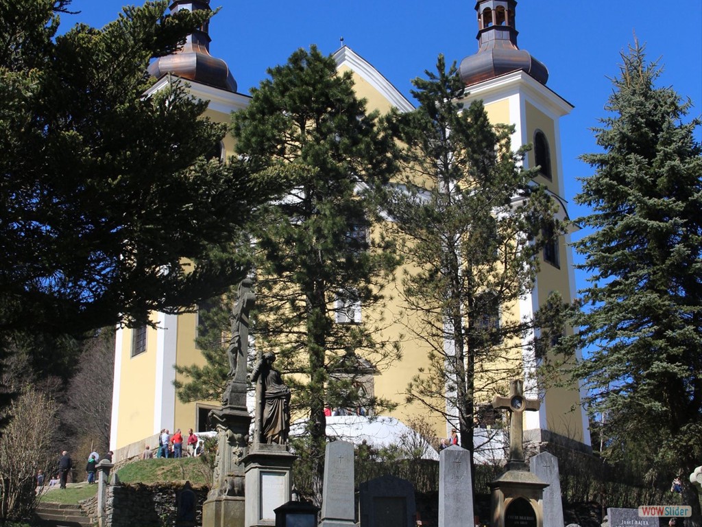 Friedhof mit Kirche
